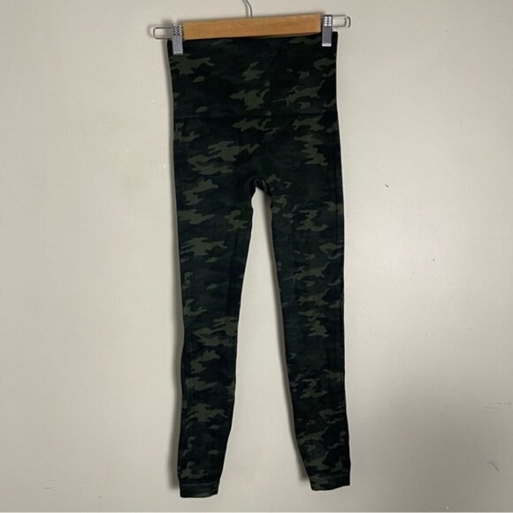 Spanx Look At Me Now Seamless Legging Green Camo Size Small high rise sh… - Picture 2 of 11